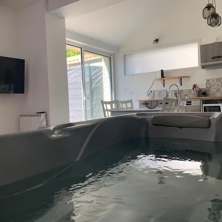 Maison Chaleureuse Avec Interieur Prive *
